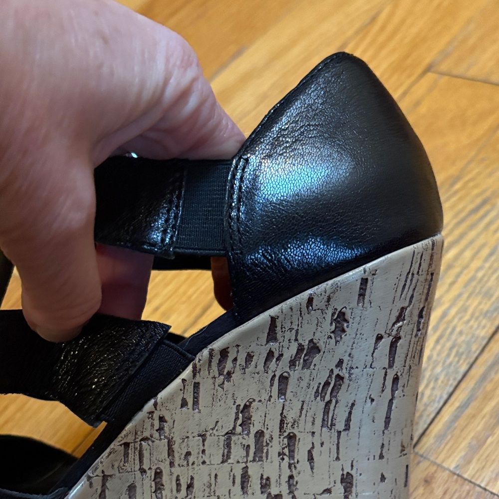 Aerosoles wedge Leather Black 7.5 Stage Lights Zipper - barely worn - Picture 8 of 14
